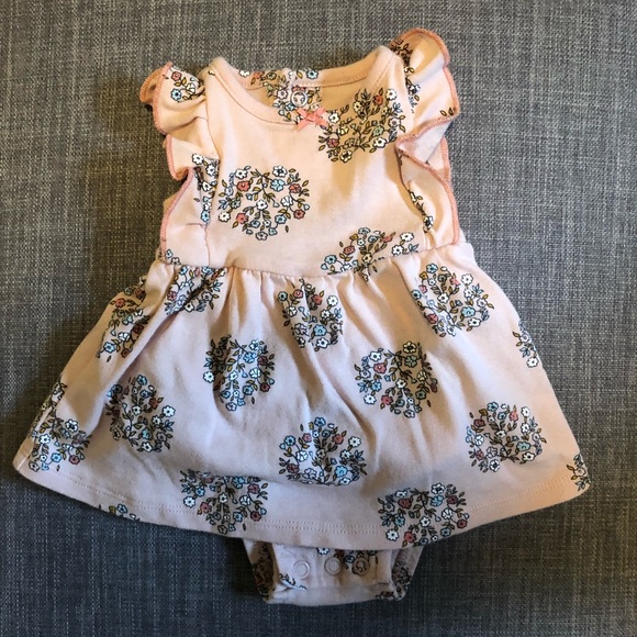 Carters NB onesies lot - Picture 5 of 8